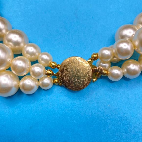 Vintage Chunky Pearls Triple Strand Necklace Gold Tone Granny Core Choker - Picture 2 of 11